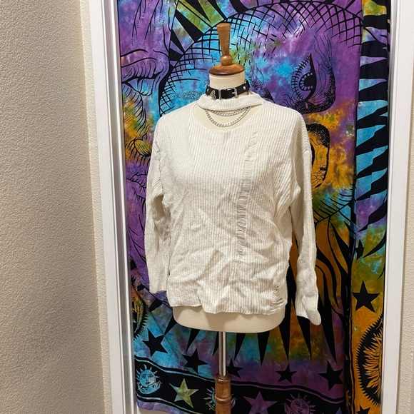 🌈 Lovely distressed cut out sweater - Picture 5 of 11